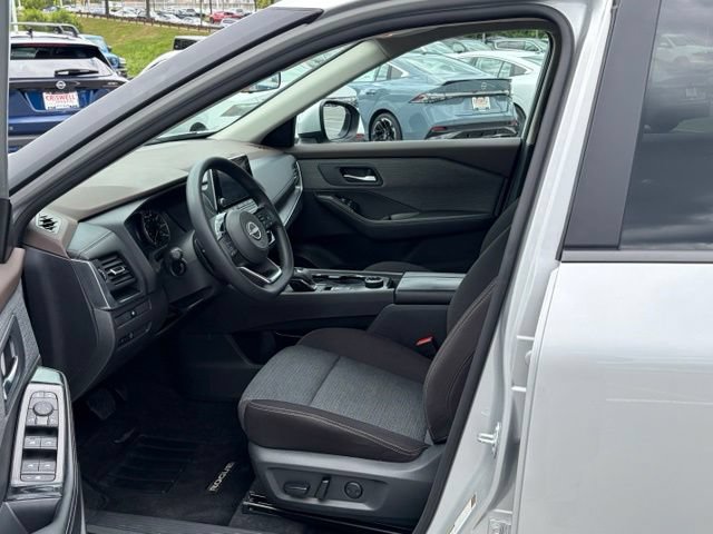 Used 2023 Nissan Rogue SV AWD/4WD image 15