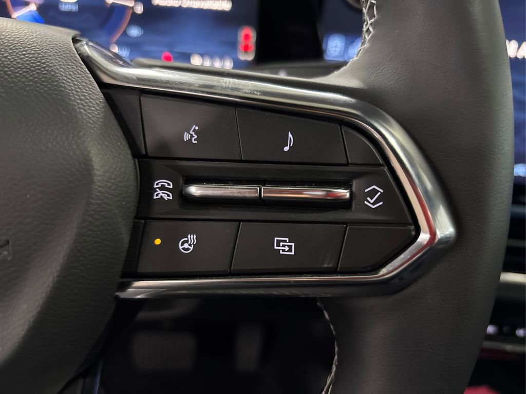 Used 2025 Chevrolet Equinox EV LT image 30