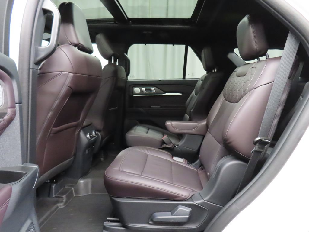 Used 2025 Ford Explorer Platinum w/ Ultimate Package image 10