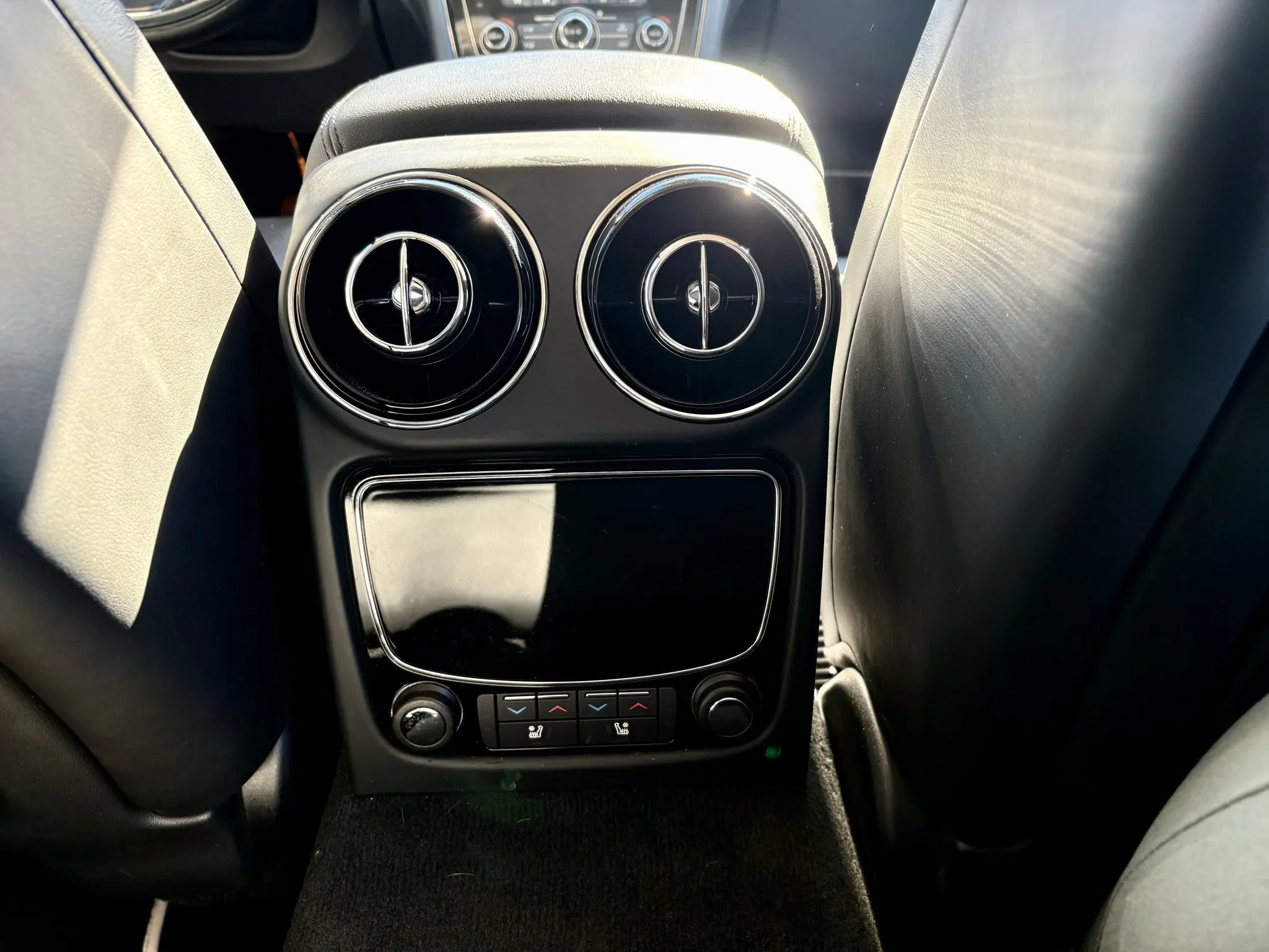 Used 2017 Jaguar XJ R-Sport image 22