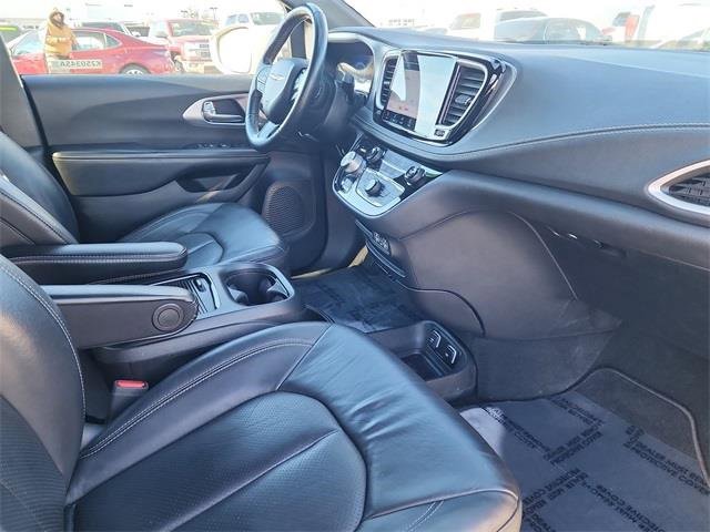 Used 2021 Chrysler Pacifica Touring-L w/ S Appearance Package image 17