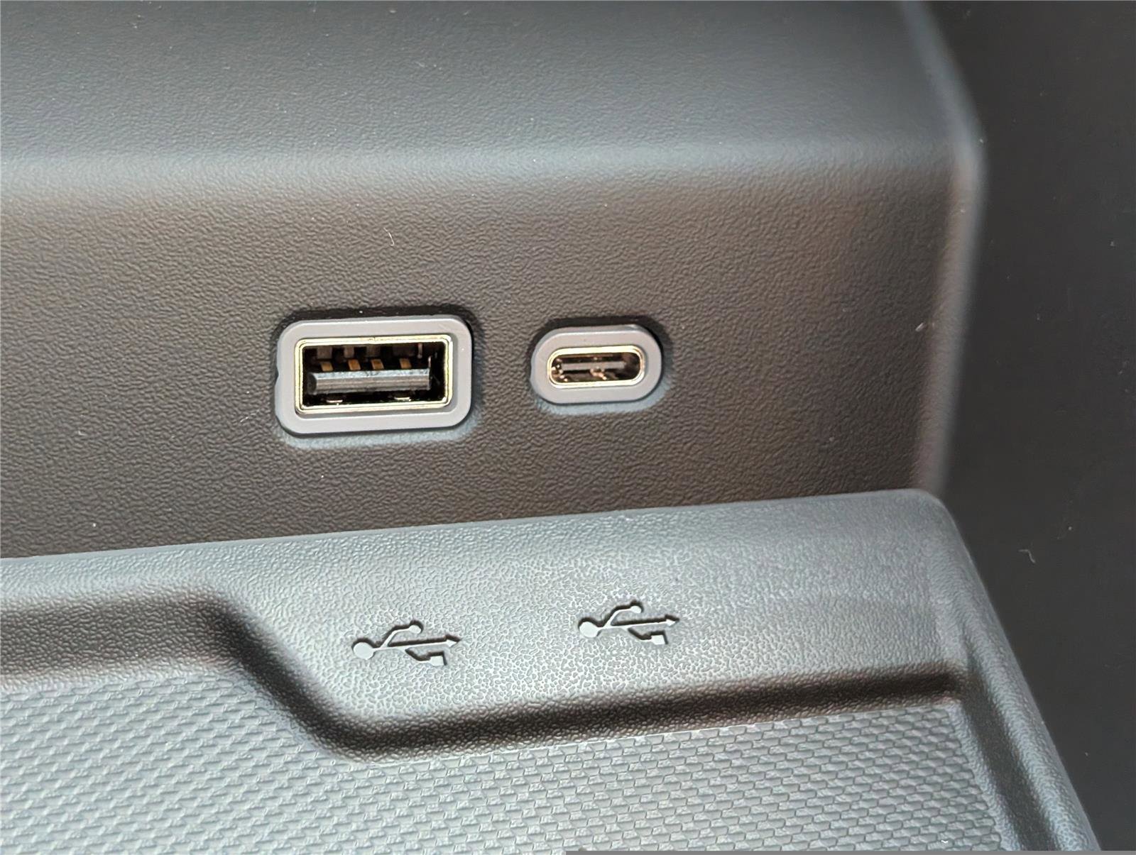 New 2026 Chevrolet Suburban Premier image 25