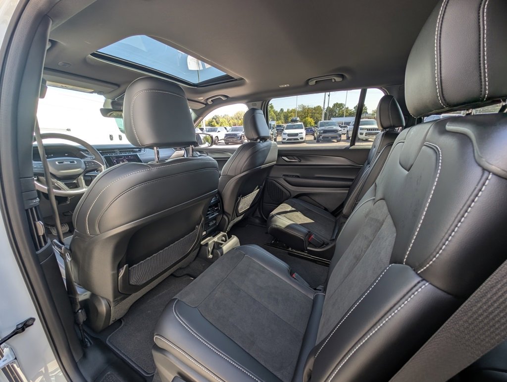 New 2025 Jeep Grand Cherokee L Altitude image 15