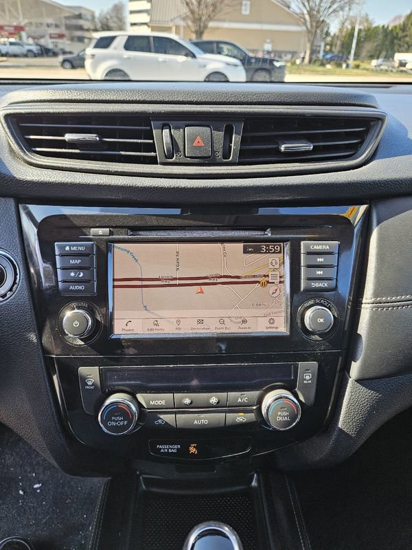 Used 2018 Nissan Rogue SL w/ Premium Package image 24