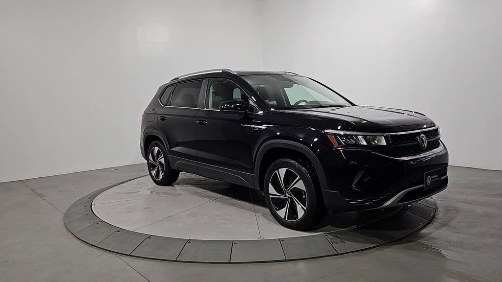 Certified 2024 Volkswagen Taos SE image 8