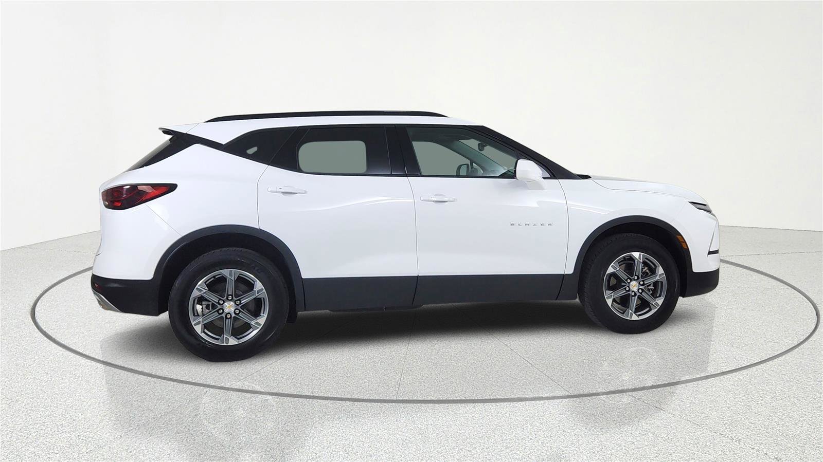 Used 2025 Chevrolet Blazer LT w/ Convenience Package AWD/4WD image 4