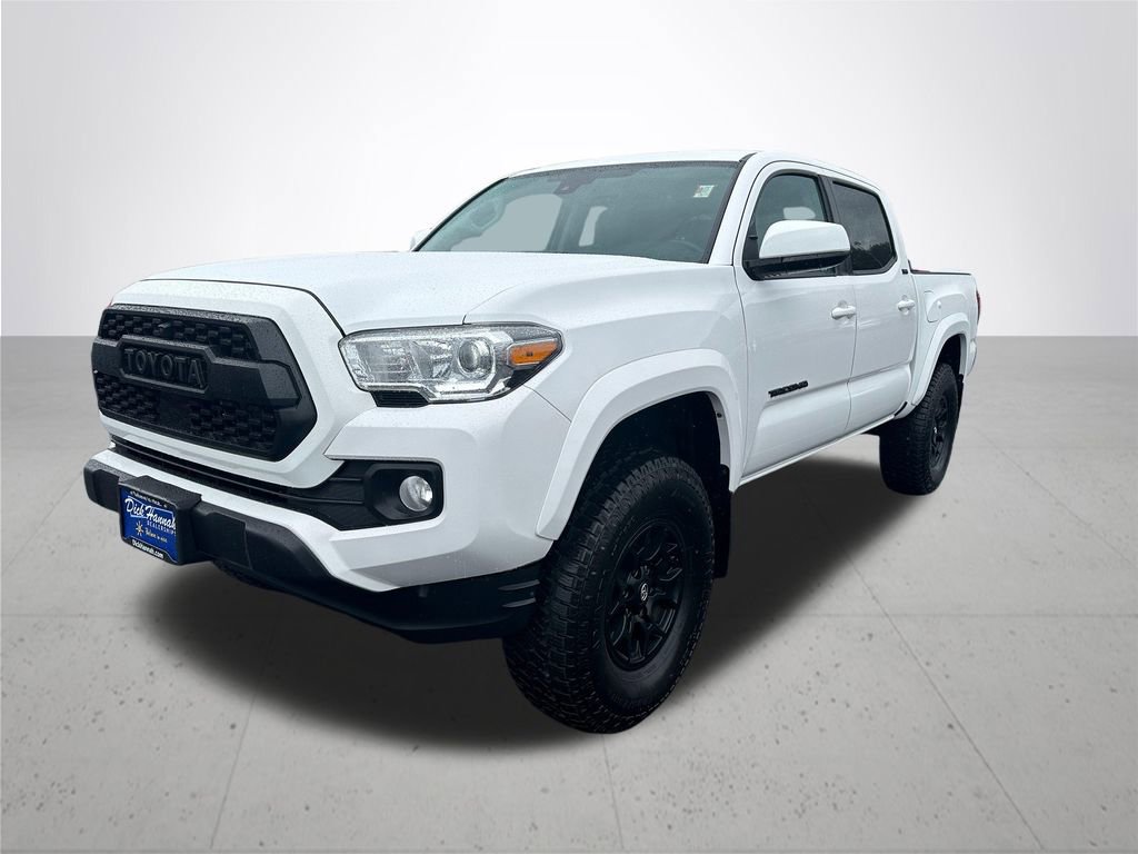 Used 2019 Toyota Tacoma SR5 AWD/4WD image 2
