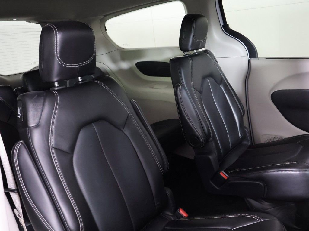 Used 2024 Chrysler Pacifica Touring-L FWD image 34