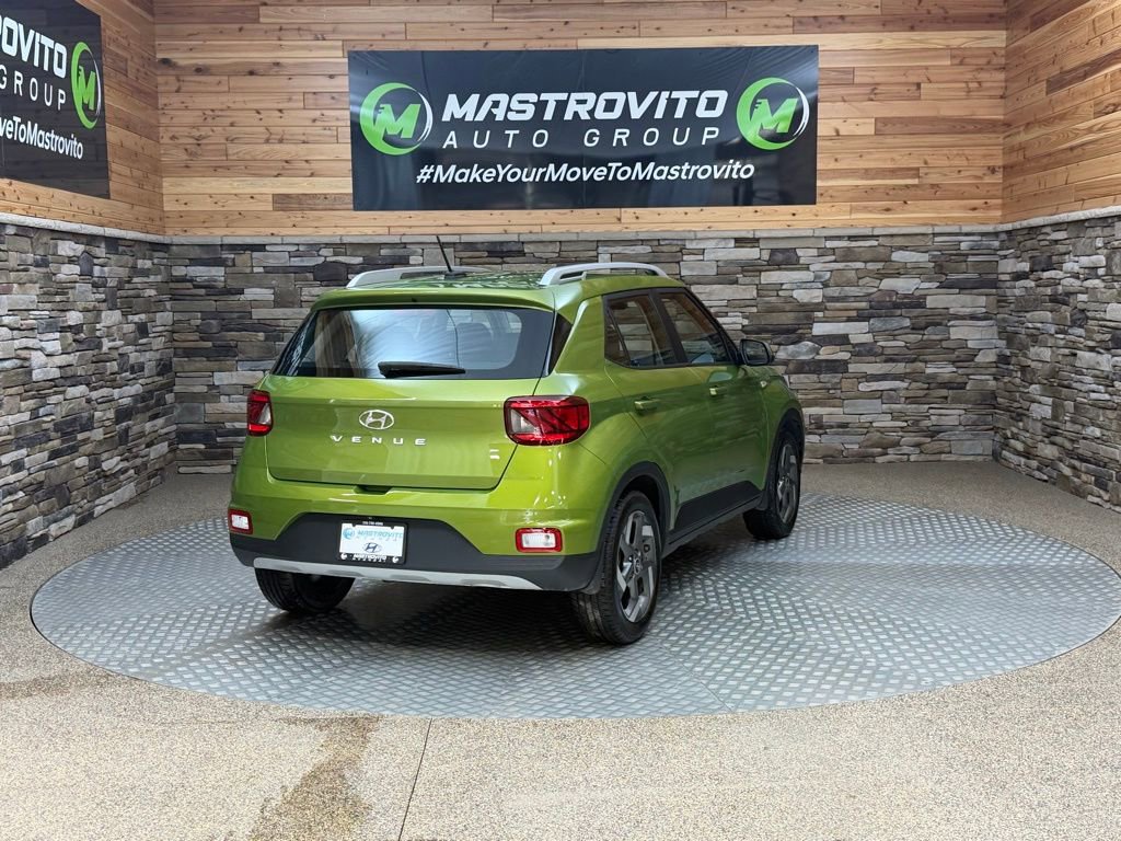 Used 2023 Hyundai Venue SEL FWD image 9