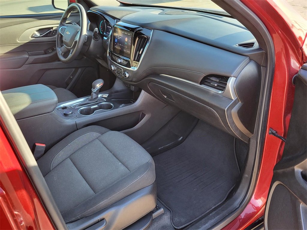 Used 2022 Chevrolet Traverse LT image 9