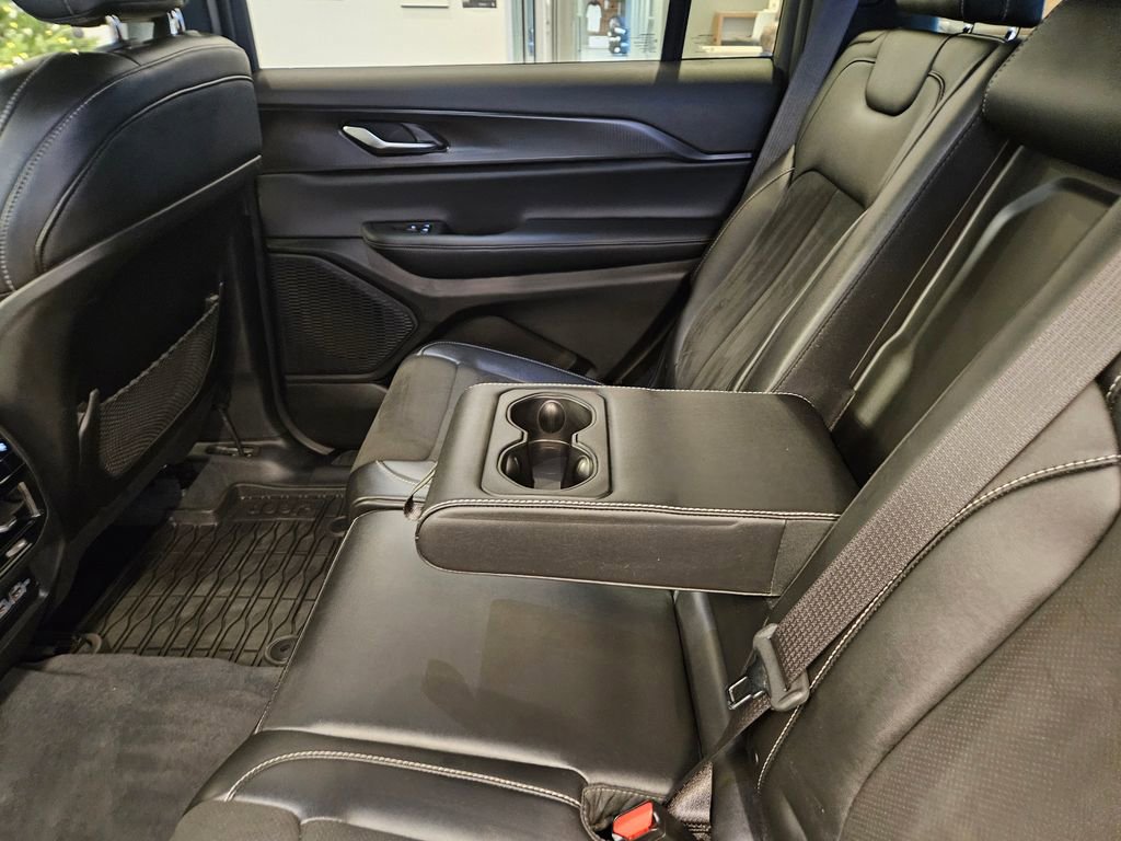 Used 2023 Jeep Grand Cherokee L Laredo image 29