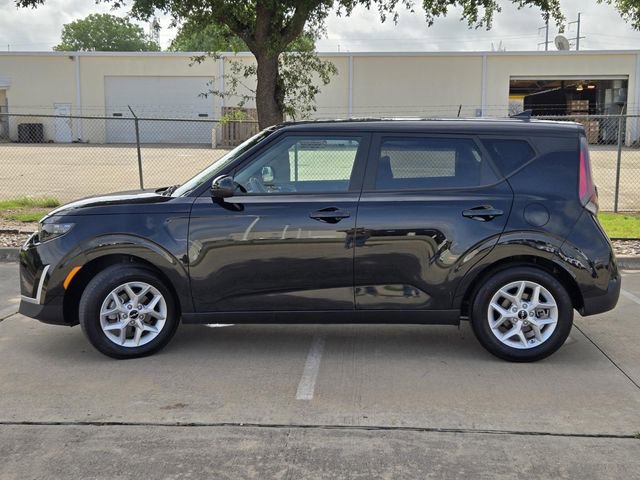 Used 2025 Kia Soul LX image 3