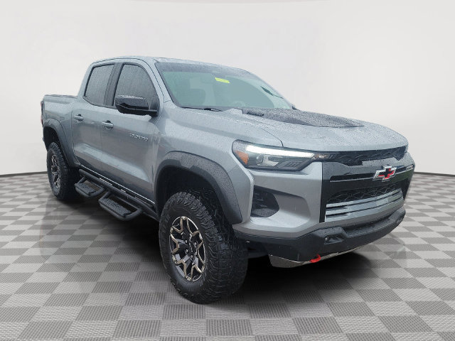 Used 2025 Chevrolet Colorado ZR2 w/ Technology Package AWD/4WD image 7