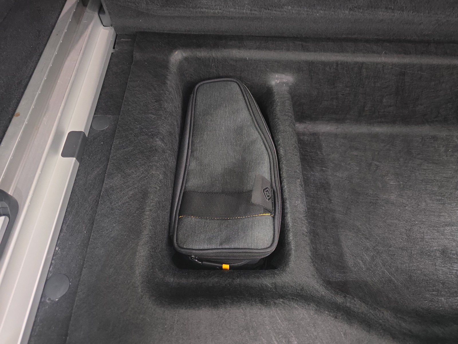 Used 2024 Rivian R1S Adventure AWD/4WD image 34