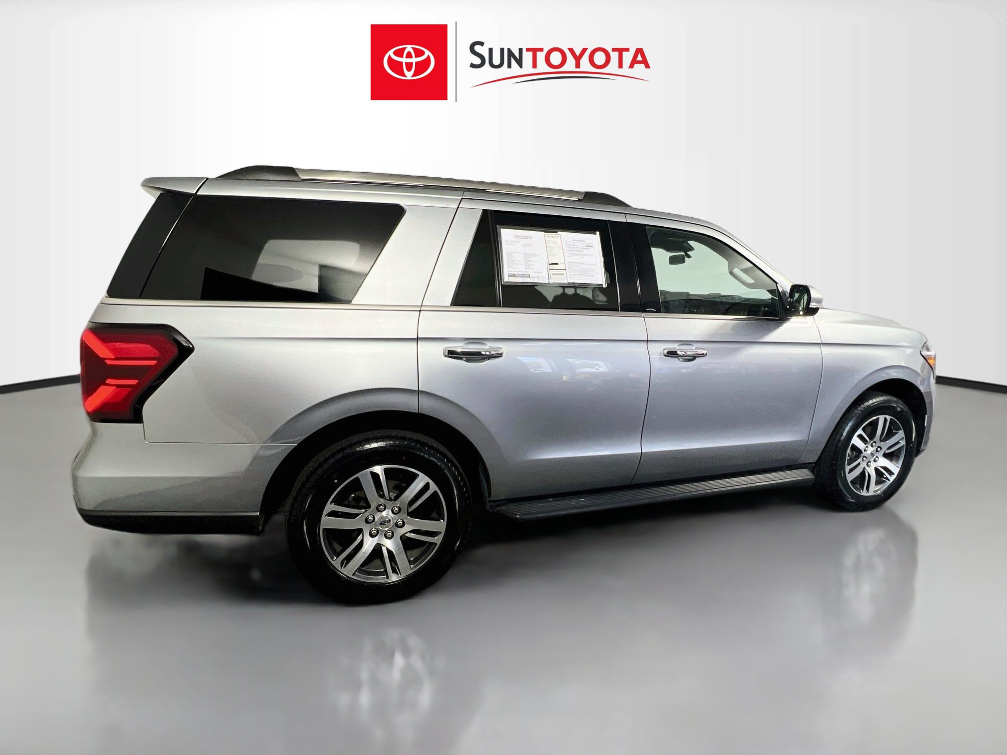 Used 2024 Ford Expedition Limited RWD image 4