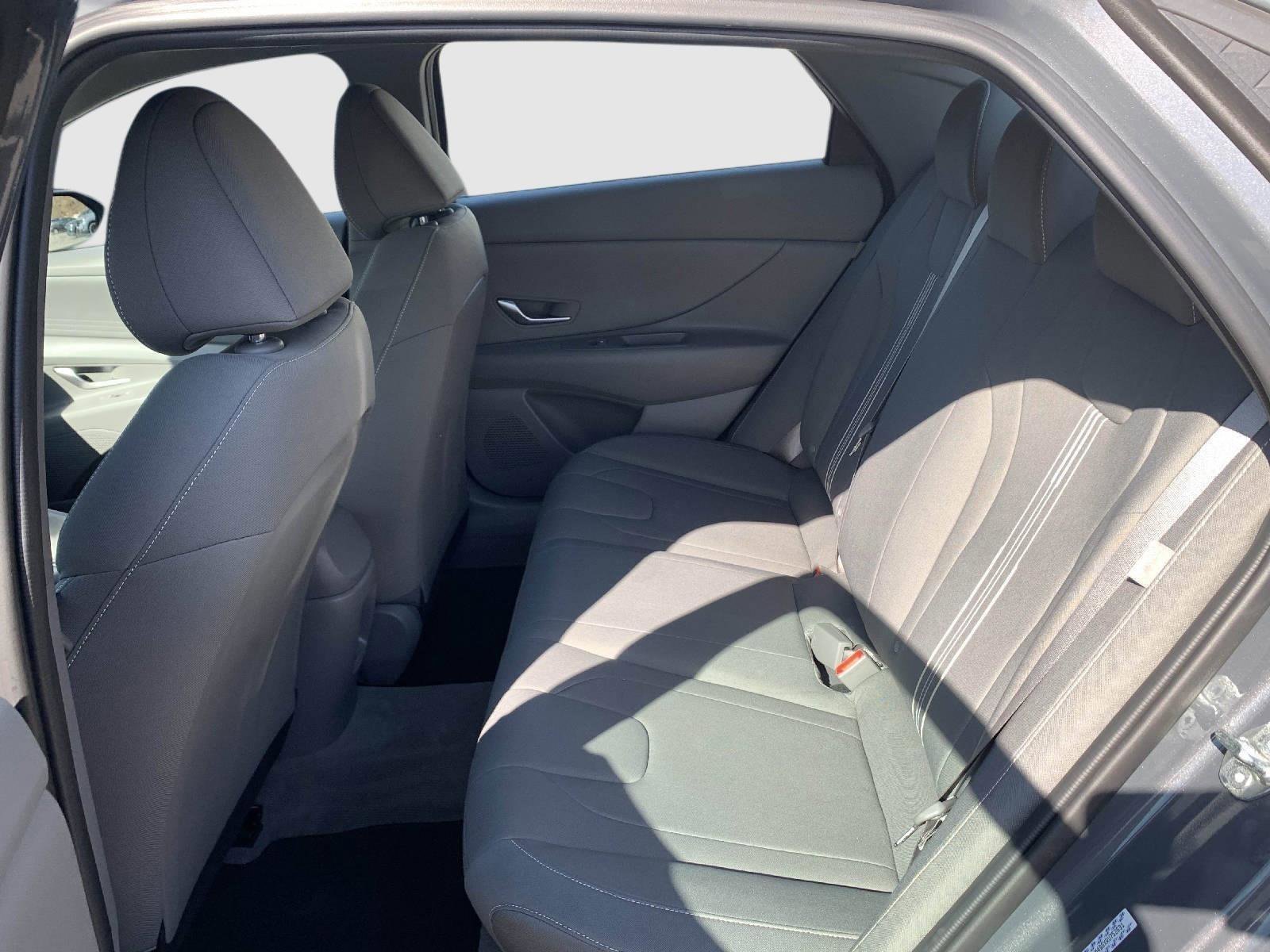 Used 2024 Hyundai Elantra SEL image 37