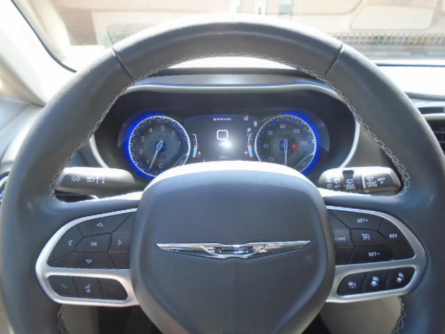 Used 2023 Chrysler Pacifica Touring-L FWD image 20