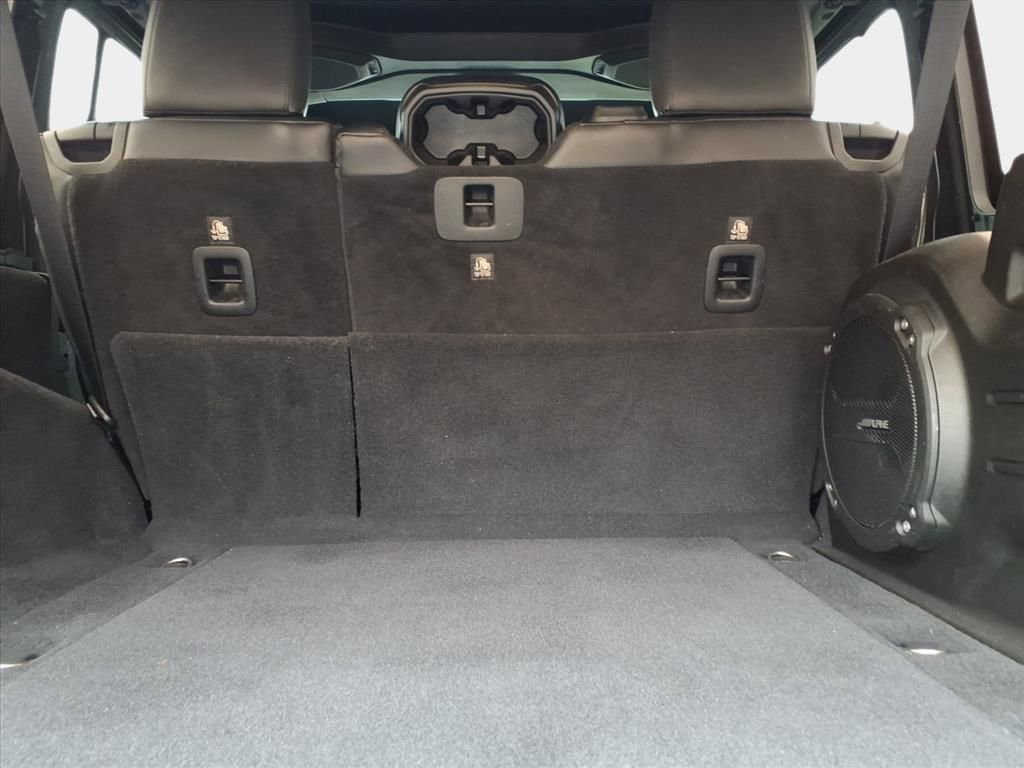 Used 2018 Jeep Wrangler Unlimited Sahara image 12