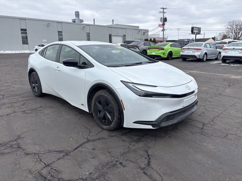 Used 2025 Toyota Prius LE image 4