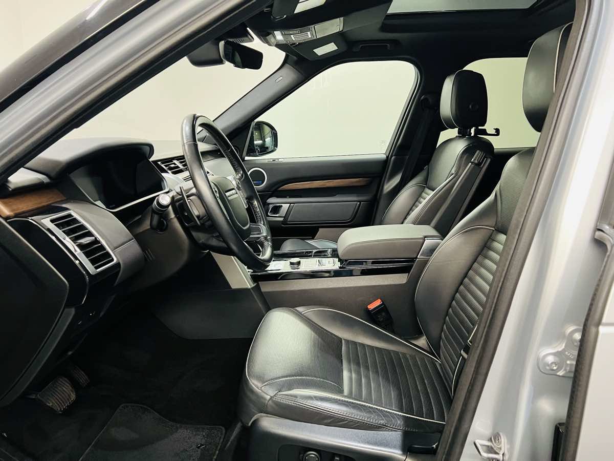 Used 2018 Land Rover Discovery HSE AWD/4WD image 11