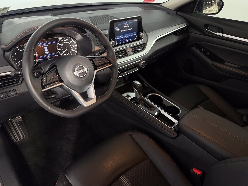 Used 2025 Nissan Altima 2.5 SR FWD image 13