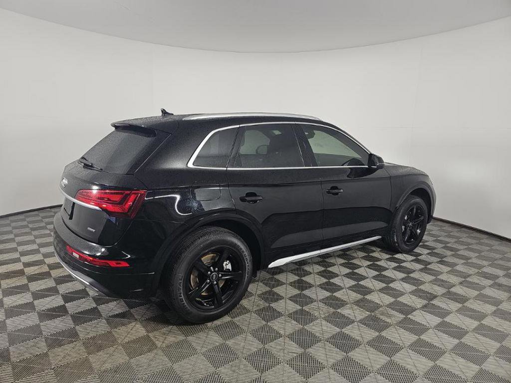 Used 2023 Audi Q5 2.0T Premium w/ Convenience Package AWD/4WD image 2