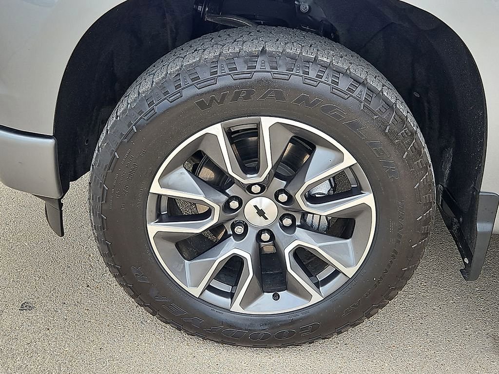 Used 2024 Chevrolet Silverado 1500 RST w/ Z71 Off-Road Package image 13