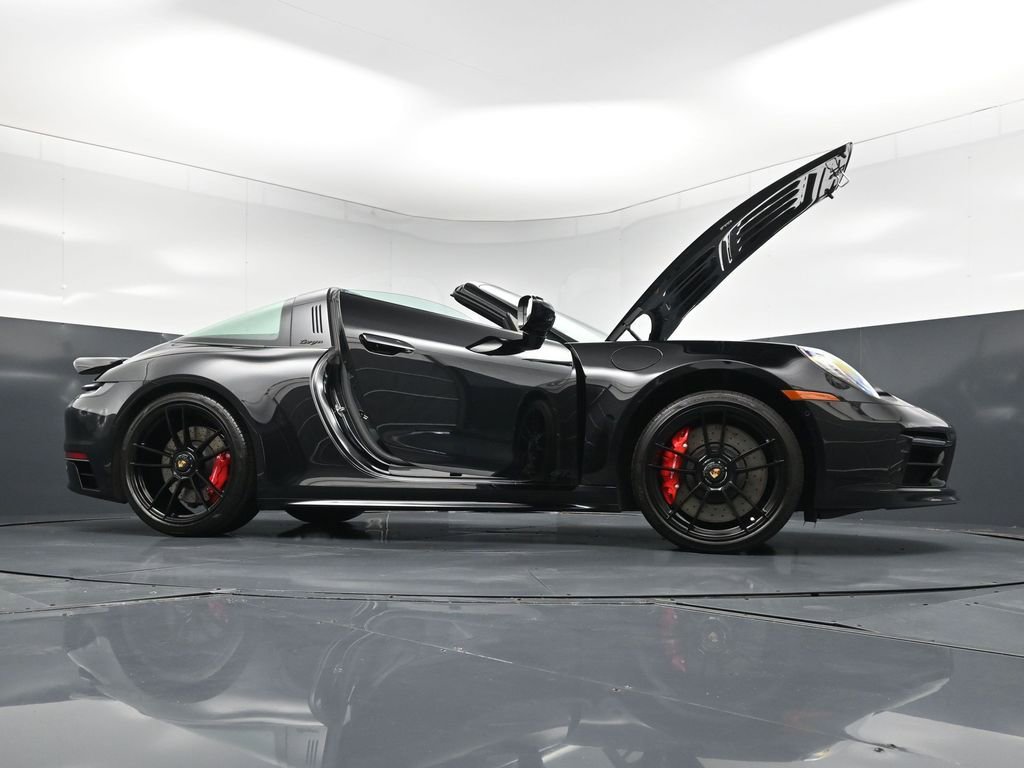 Certified 2022 Porsche 911 Targa 4 GTS AWD/4WD image 33