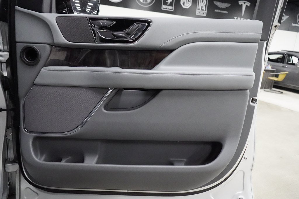 Used 2019 Lincoln Navigator L Select RWD image 30