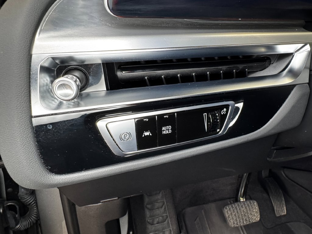 Used 2025 Cadillac Lyriq Luxury w/ LPO, Floor Liner Package AWD/4WD image 12