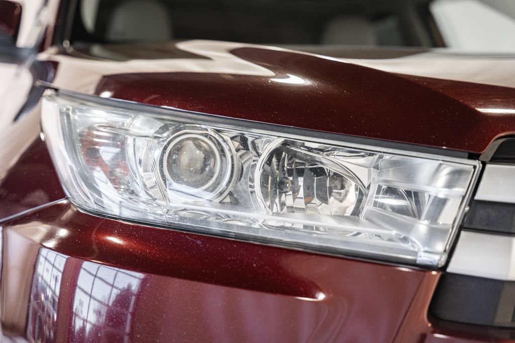 Used 2019 Toyota Highlander XLE image 12