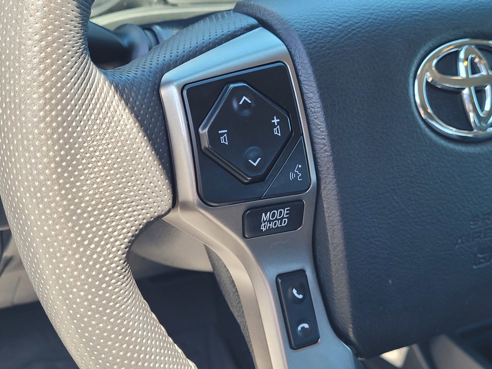 Used 2022 Toyota Tacoma SR5 AWD/4WD image 19