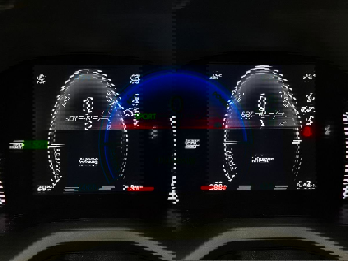 Used 2025 Toyota Camry LE image 10