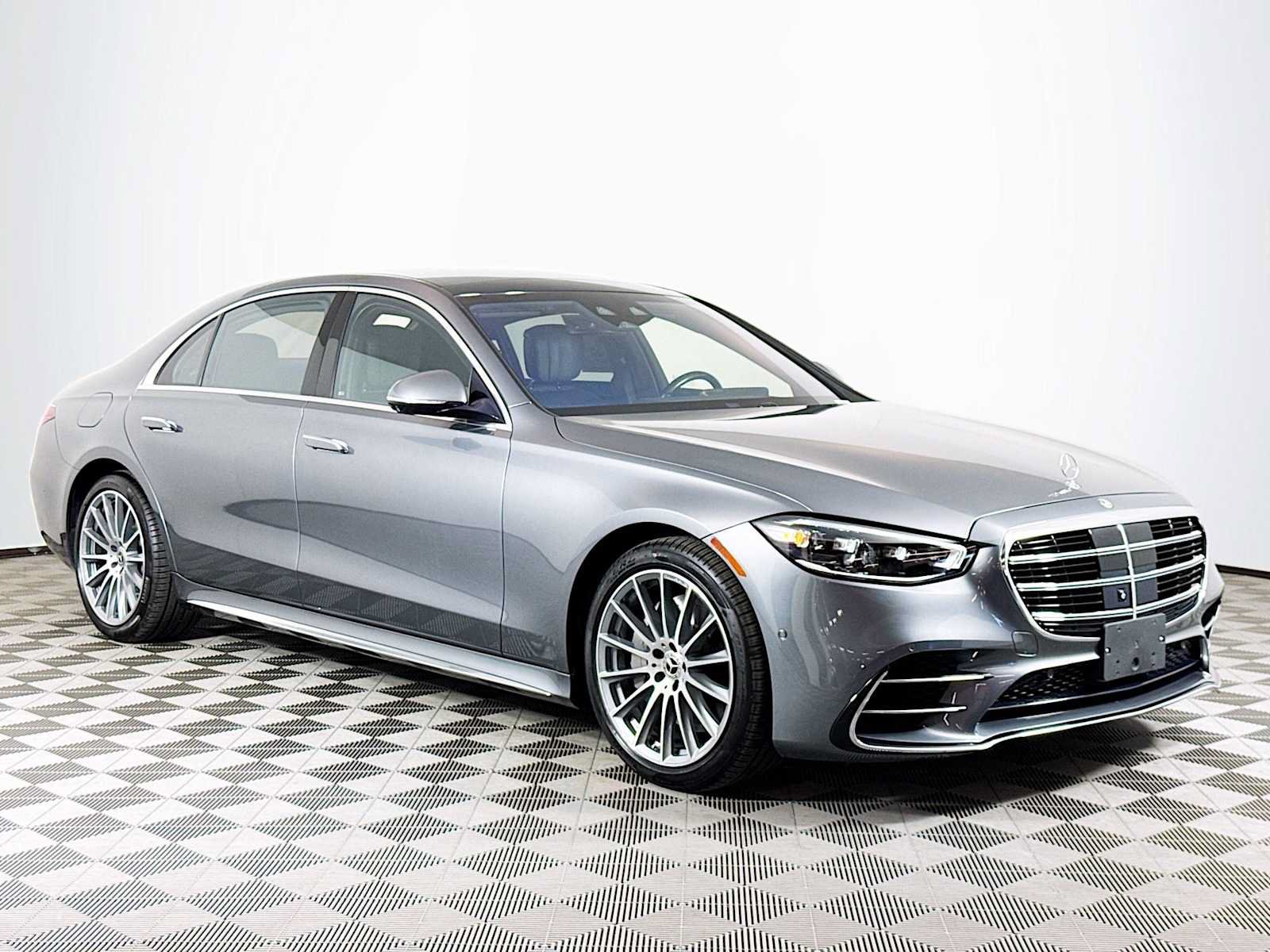 Used 2022 Mercedes-Benz S 580 4MATIC Sedan image 3