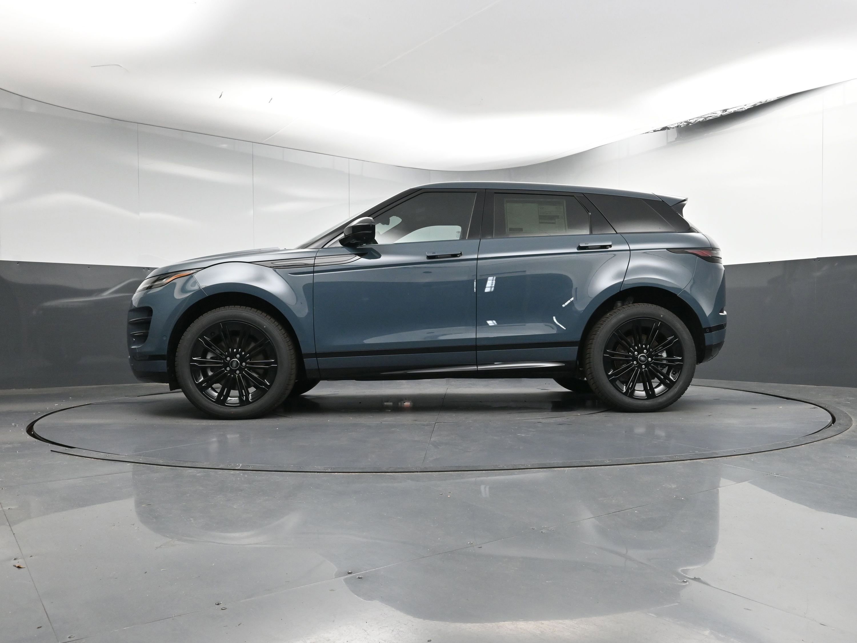 New 2026 Land Rover Range Rover Evoque Dynamic SE image 29