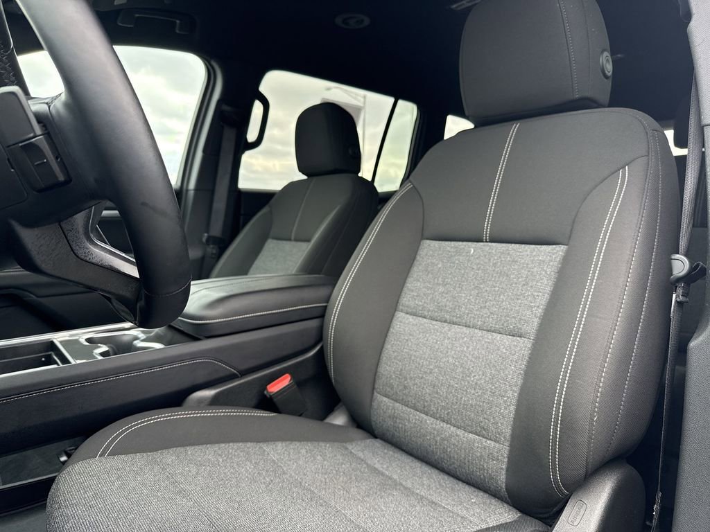 Used 2025 GMC Acadia Elevation image 13