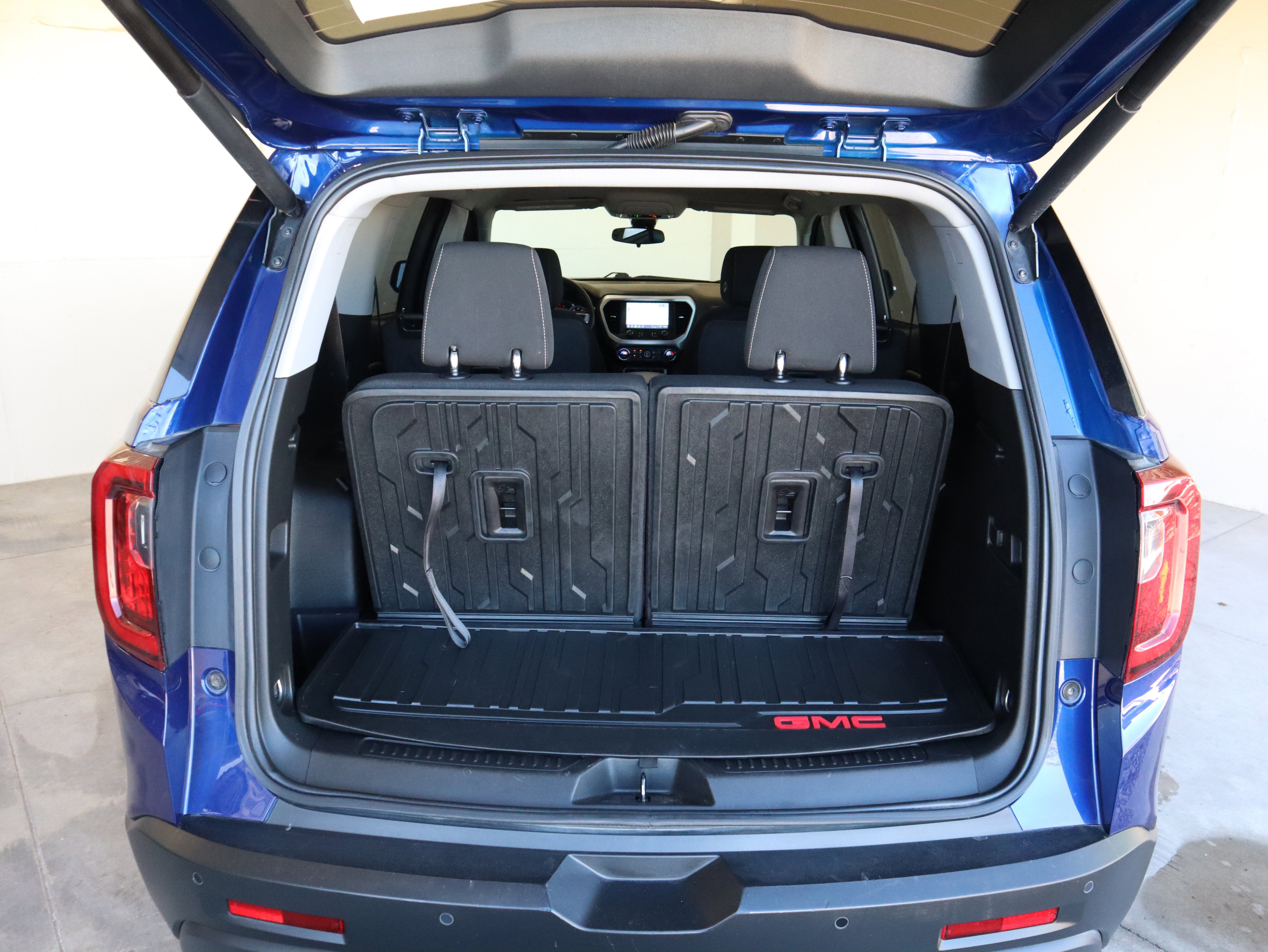 Used 2023 GMC Acadia SLE w/ Driver Convenience Package image 47