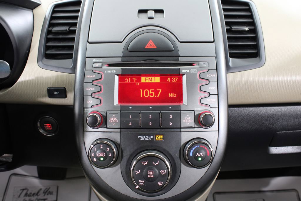 Used 2011 Kia Soul ! FWD image 25
