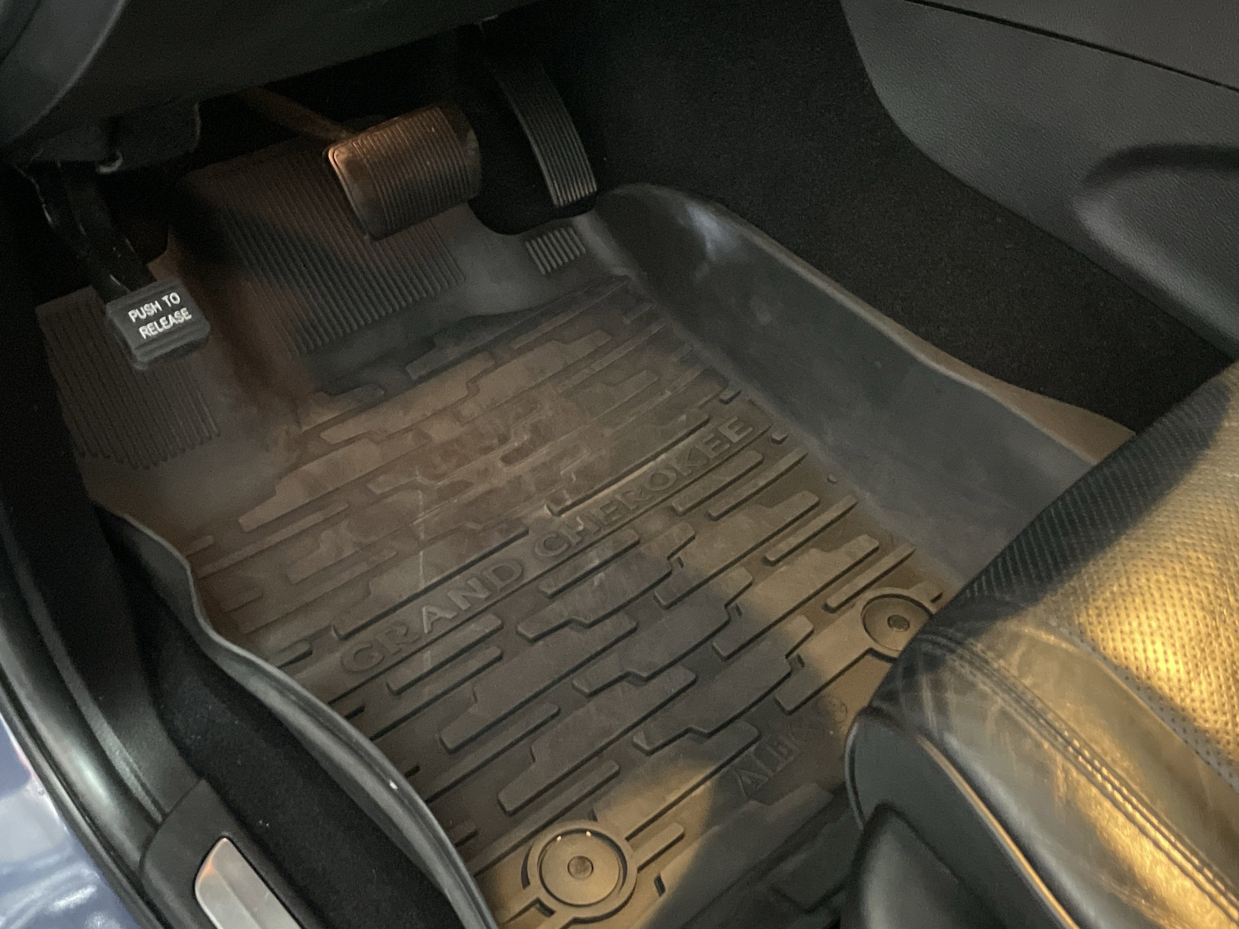 Used 2021 Jeep Grand Cherokee High Altitude image 17