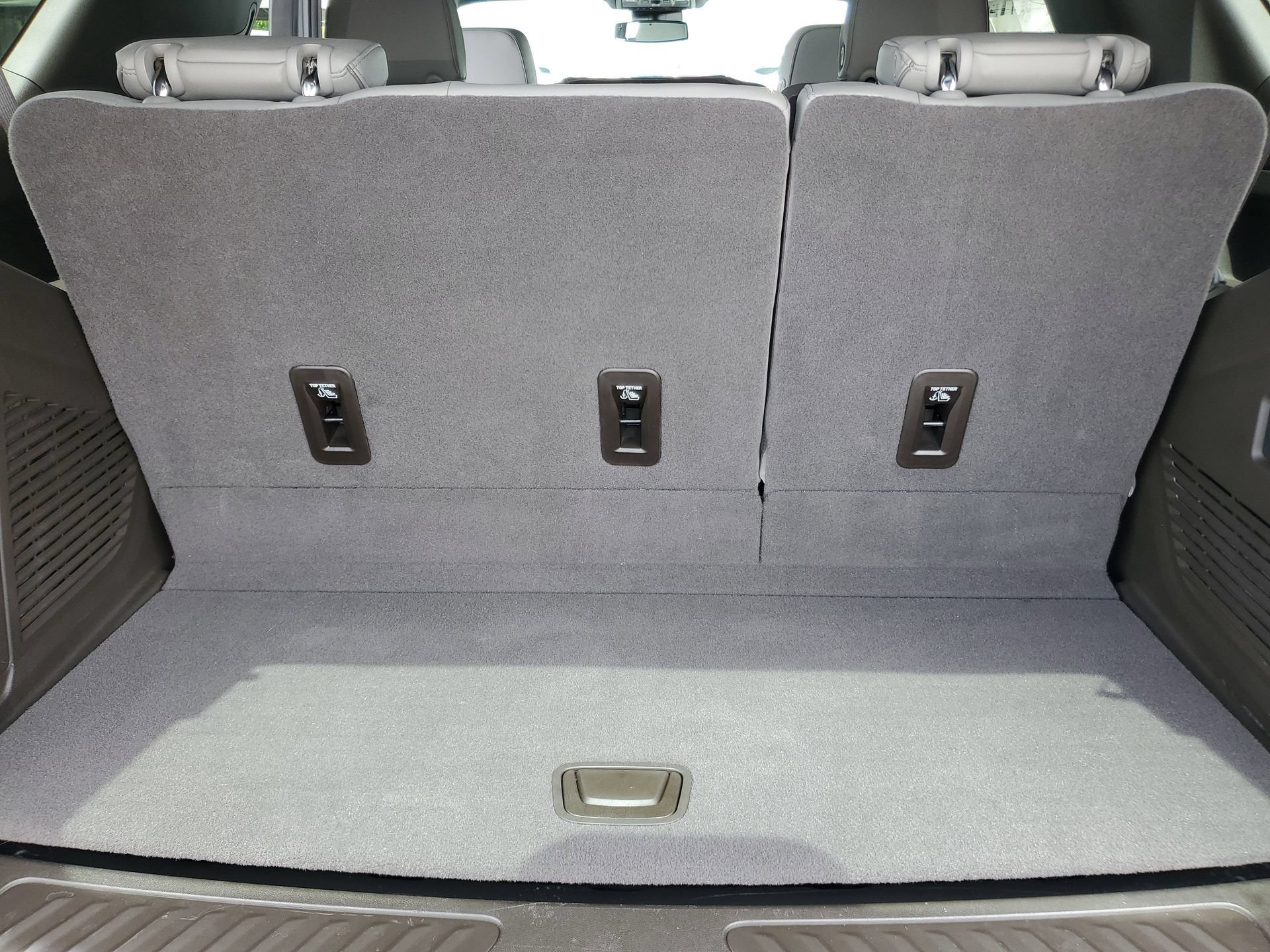 Used 2025 GMC Yukon Elevation RWD image 8