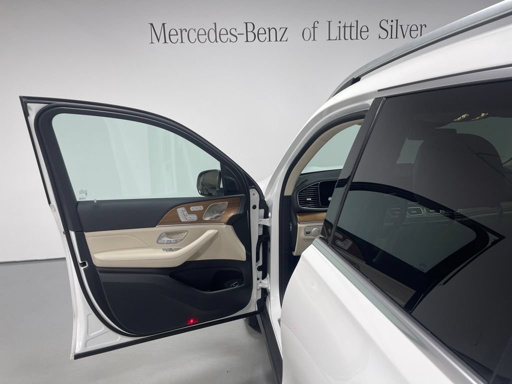 Used 2024 Mercedes-Benz GLS 450 4MATIC image 17