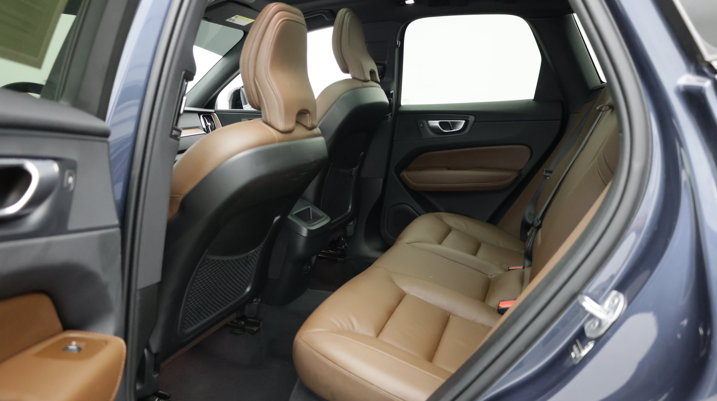 Used 2024 Volvo XC60 B5 Plus AWD/4WD image 23