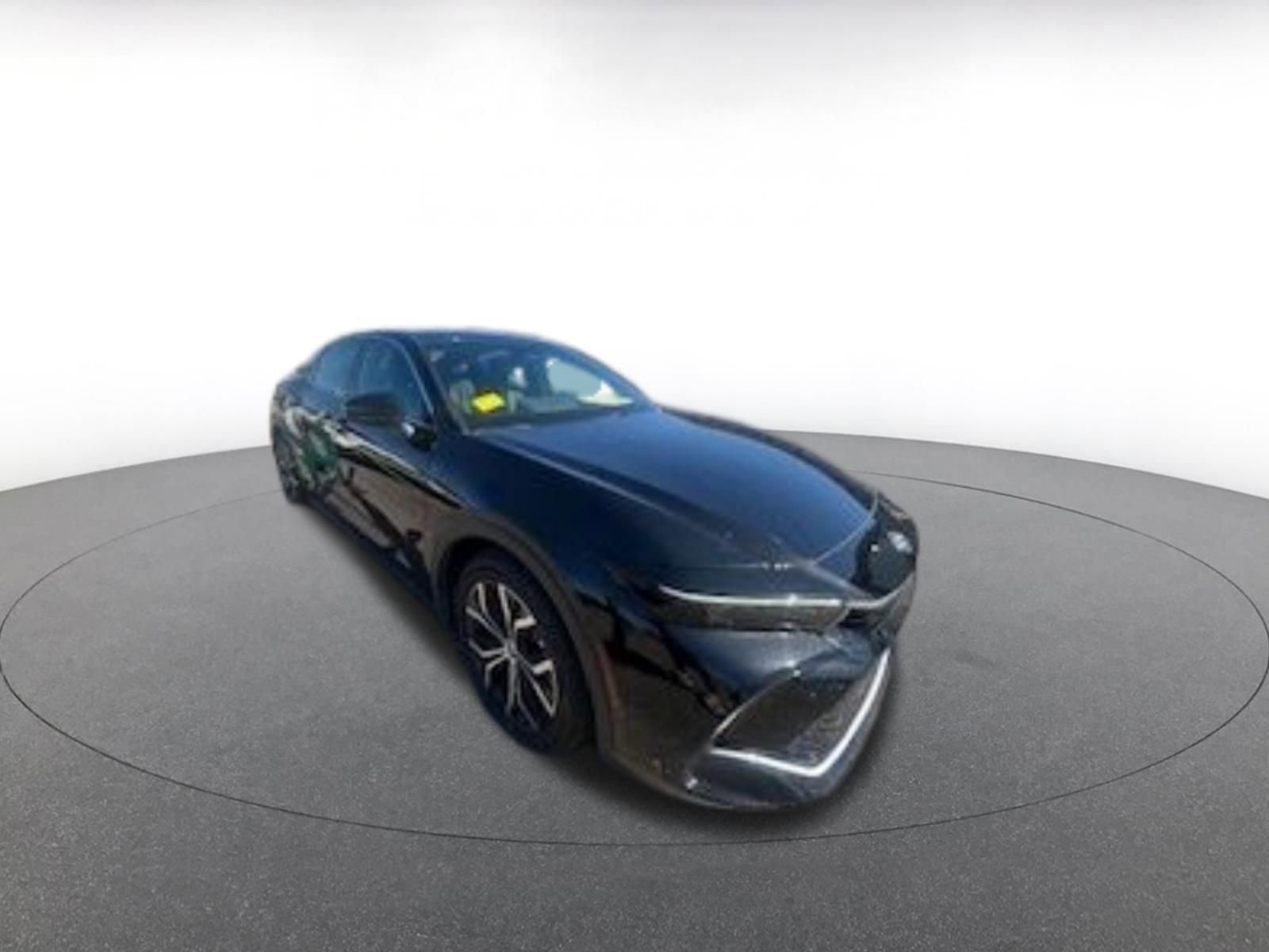 Used 2025 Toyota Crown XLE video 1