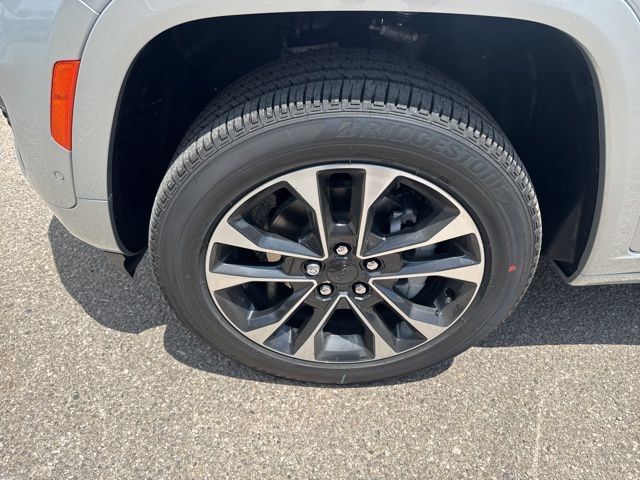 New 2025 Jeep Grand Cherokee Overland w/ Luxury Tech Group IV AWD/4WD image 8