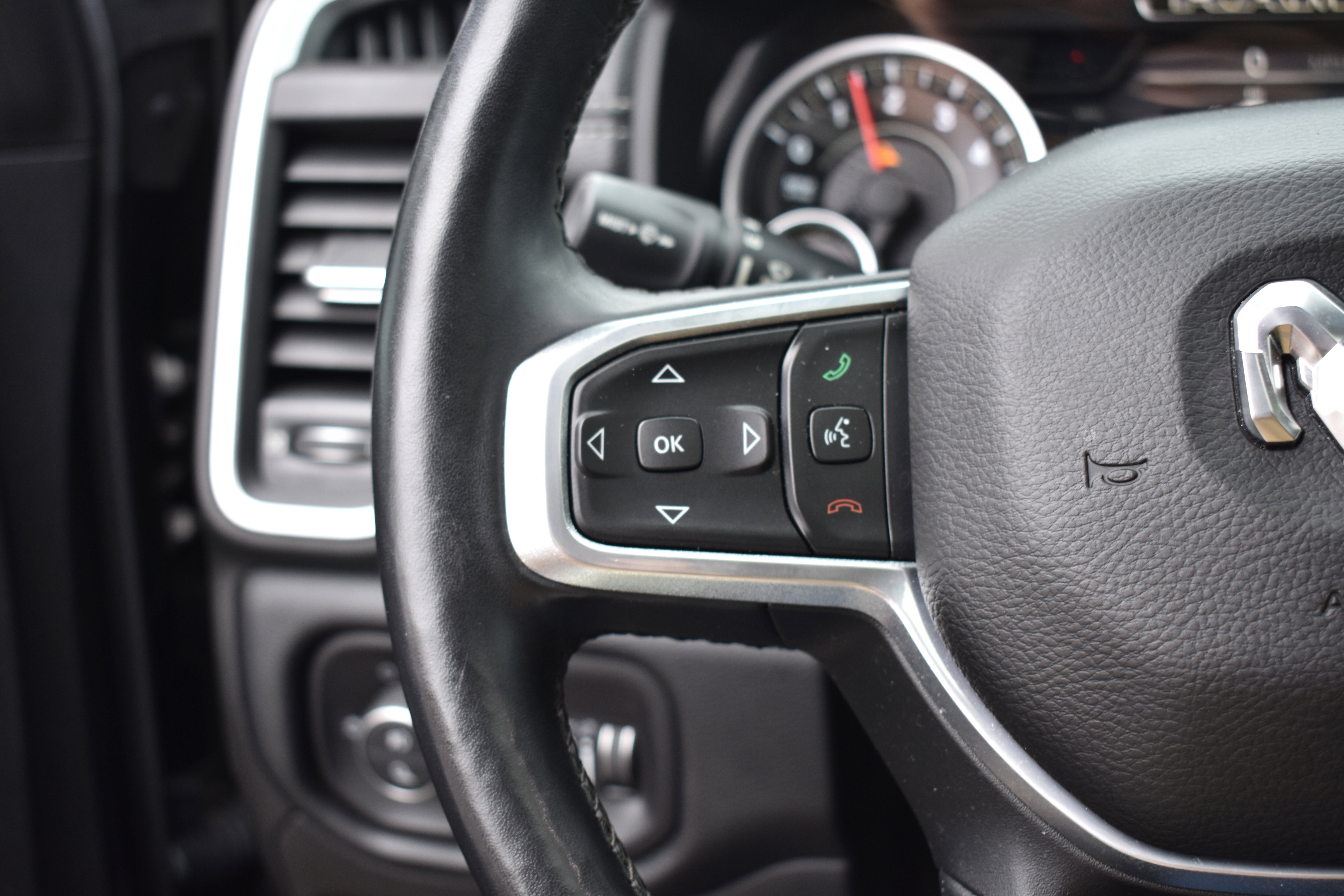 Used 2019 RAM 1500 Laramie image 15