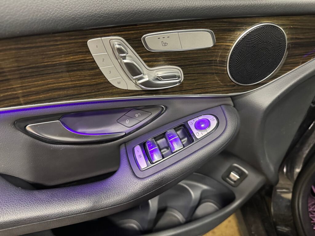 Used 2020 Mercedes-Benz GLC 300 4MATIC Coupe image 4