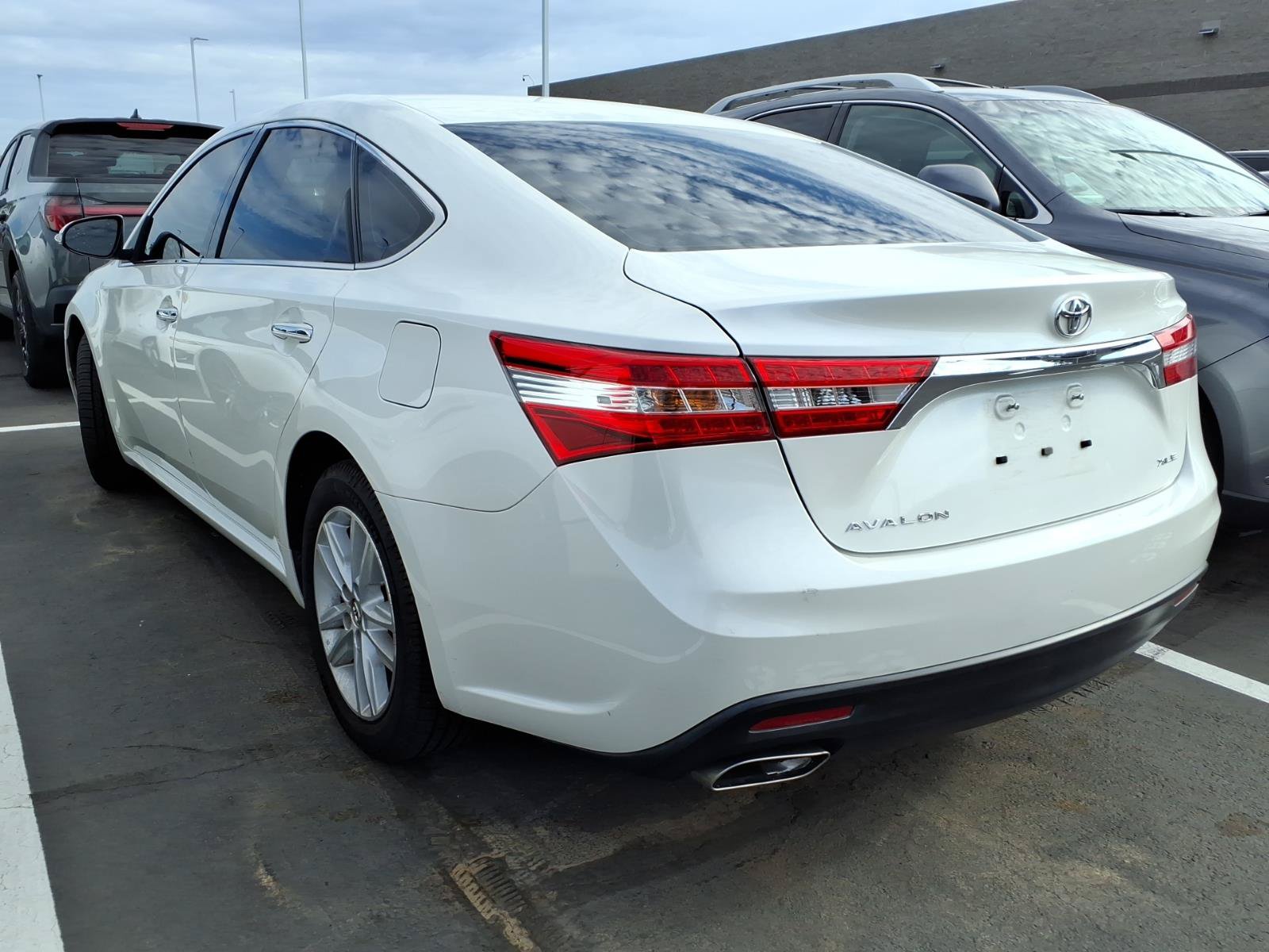 Used 2013 Toyota Avalon XLE FWD image 3