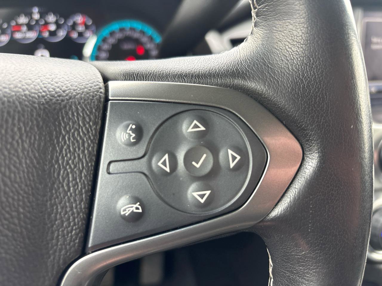 Used 2019 Chevrolet Suburban Premier AWD/4WD image 17
