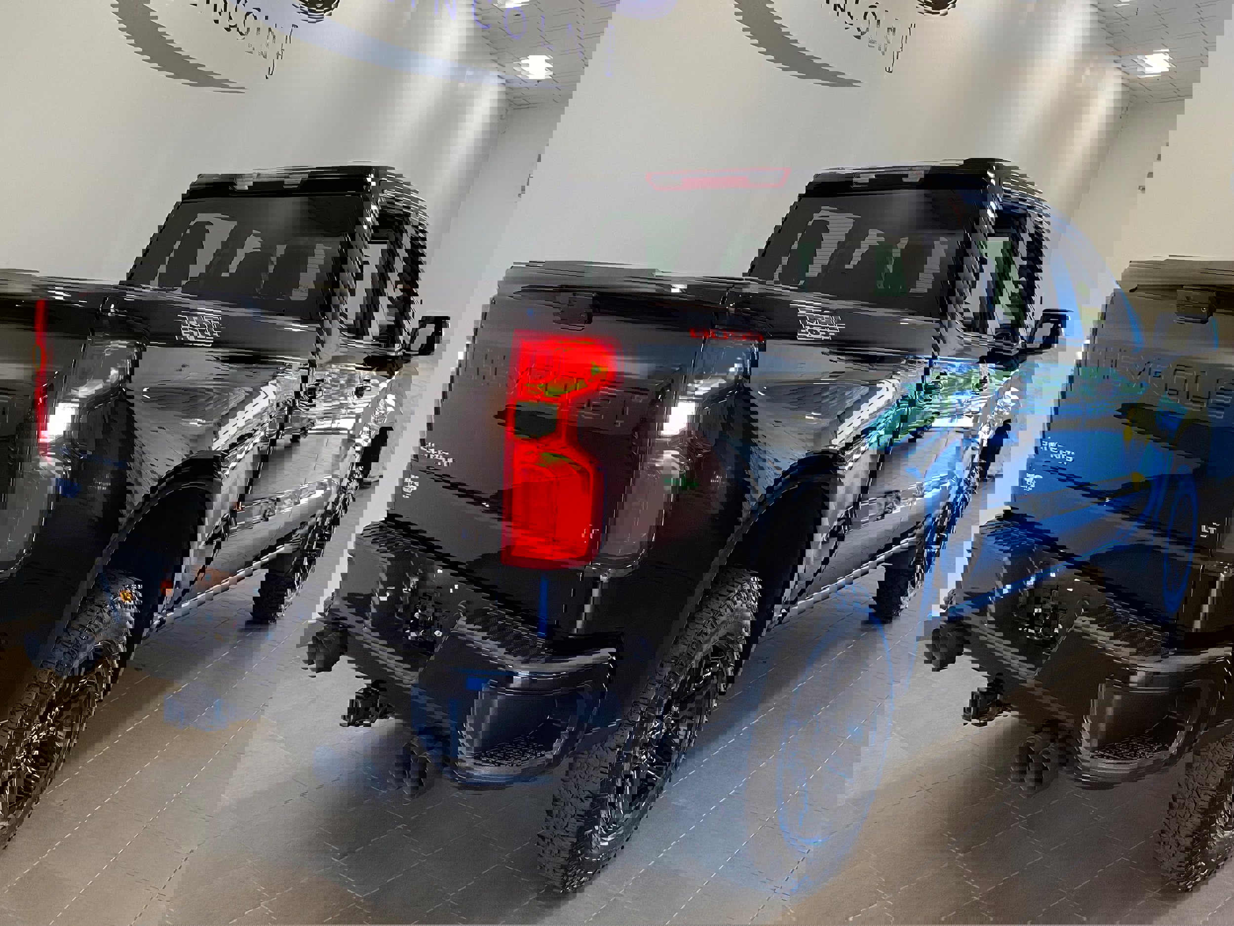 Used 2022 Chevrolet Silverado 1500 LT Trail Boss w/ Bed Protection Package image 7