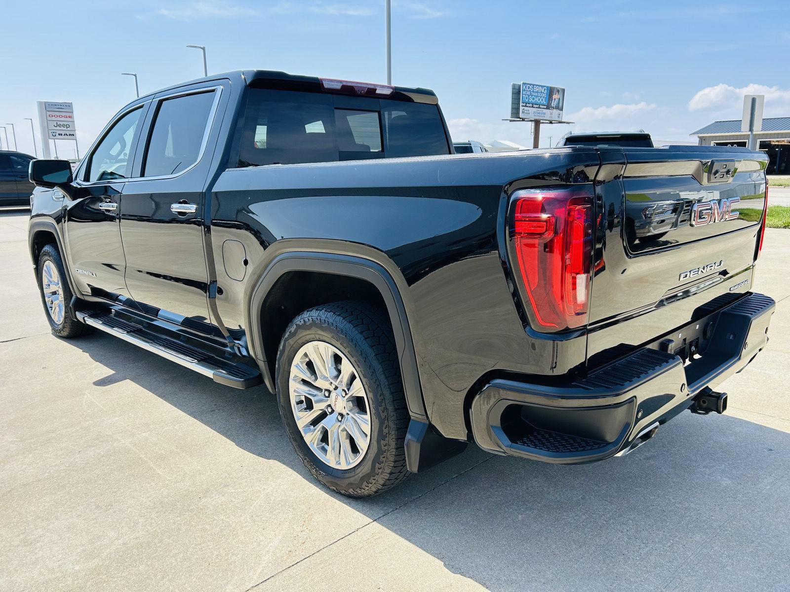 Used 2023 GMC Sierra 1500 Denali w/ Technology Package AWD/4WD image 42